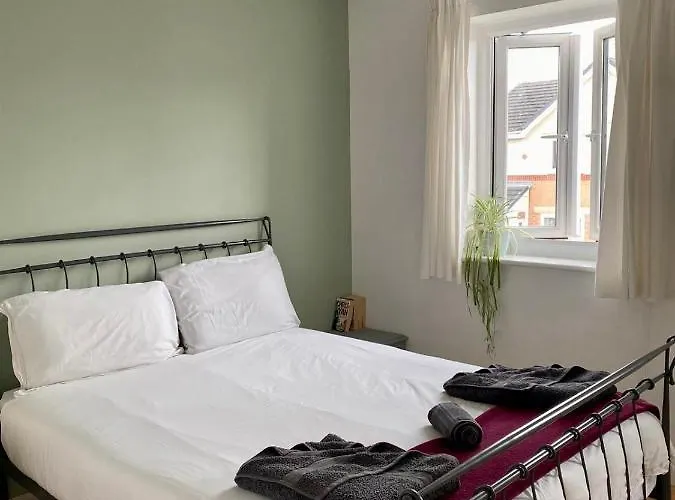 2 Bedroom House With Garden