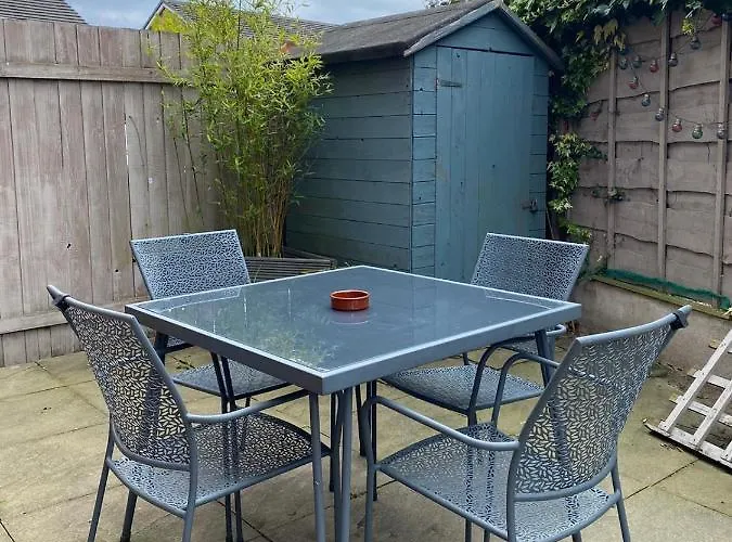 2 Bedroom House With Garden Casa vacanze