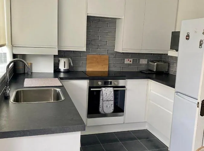 2 Bedroom House With Garden