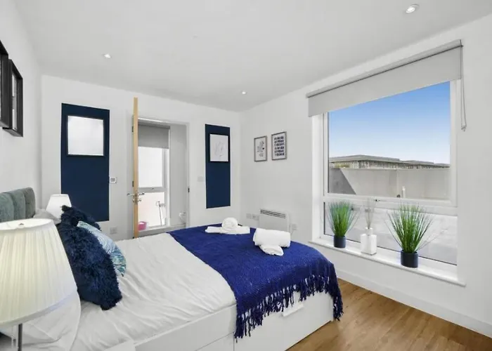 شقة Stunning 3-bedroom Flat With Parking *