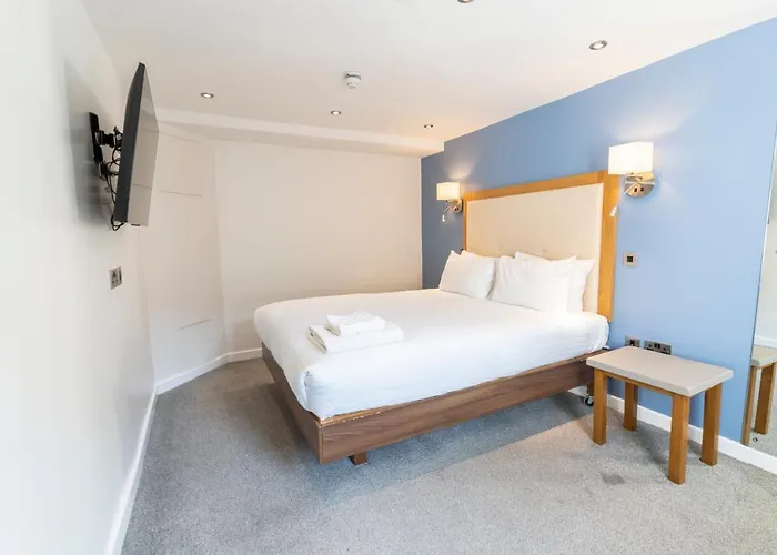 Hotel The Waterside And Leisure Club 3*