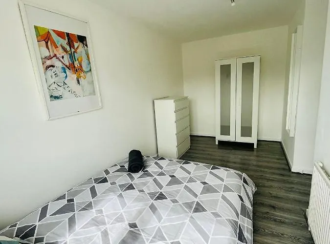 Allenby Walk Private In A 4 Bed Shared House Mánchester