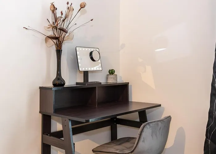 Flat In Greater Apartman *