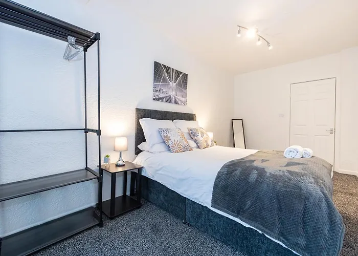 Flat In Greater * Manchester