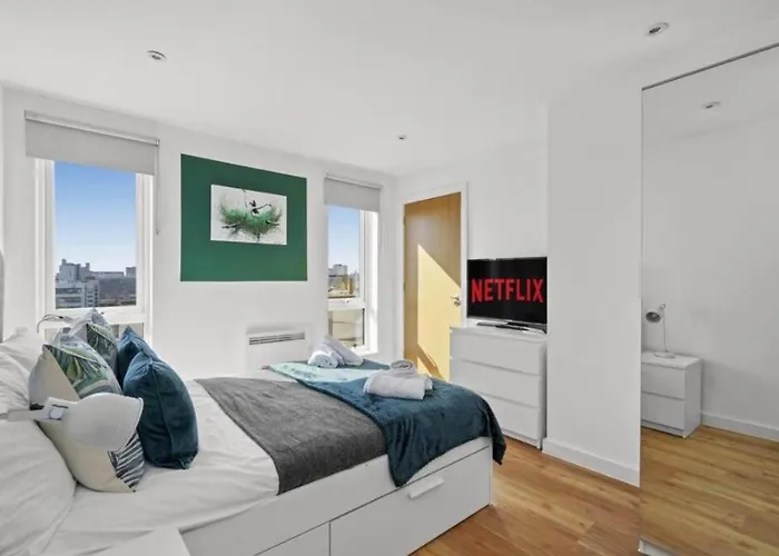 شقة Stunning 3-bedroom Flat With Parking