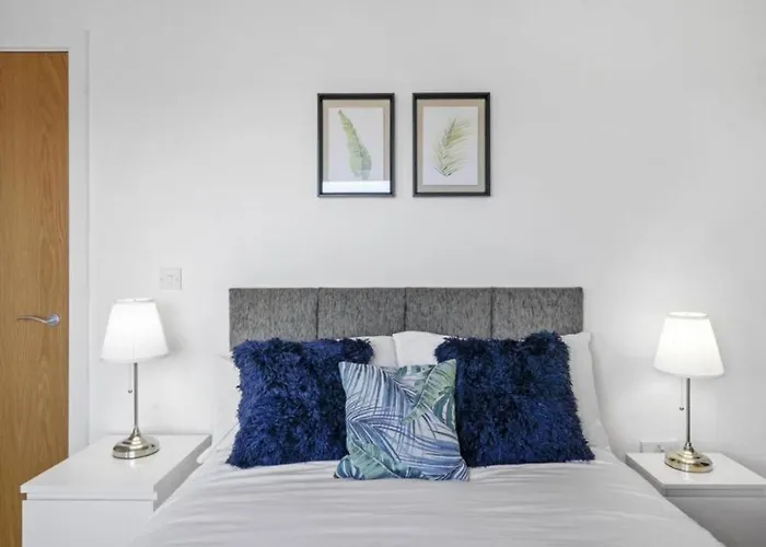 Stunning 3-bedroom Flat With Parking * מנצ'סטר