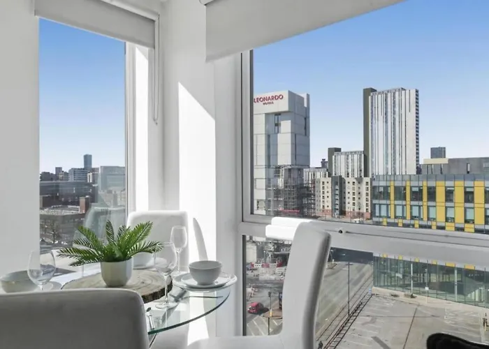 Stunning 3-bedroom Flat With Parking דירה