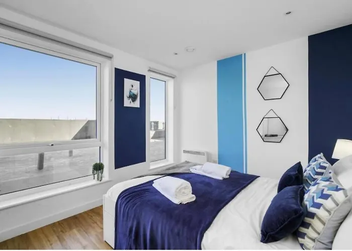 Stunning 3-bedroom Flat With Parking מנצ'סטר