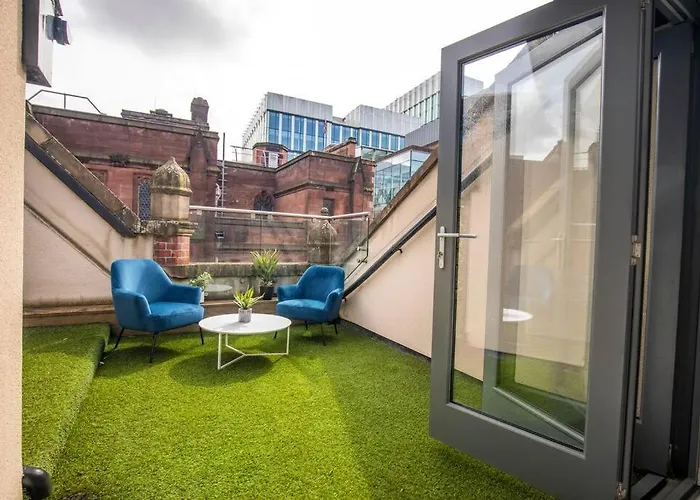 Townhouse With Roof Terrace *