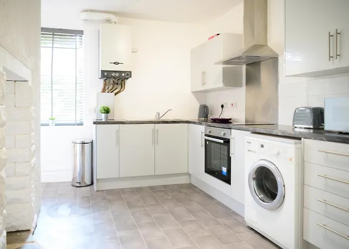 公寓 Purple Blossom, 2 Bed Apartment, Wi-fi, Near Didsbury, Free Parking 曼彻斯特