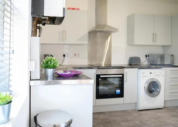 公寓 Purple Blossom, 2 Bed Apartment, Wi-fi, Near Didsbury, Free Parking