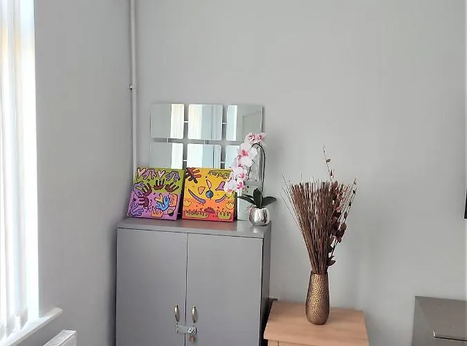 아파트 Newly Refurbished 2- Bed Stylish *