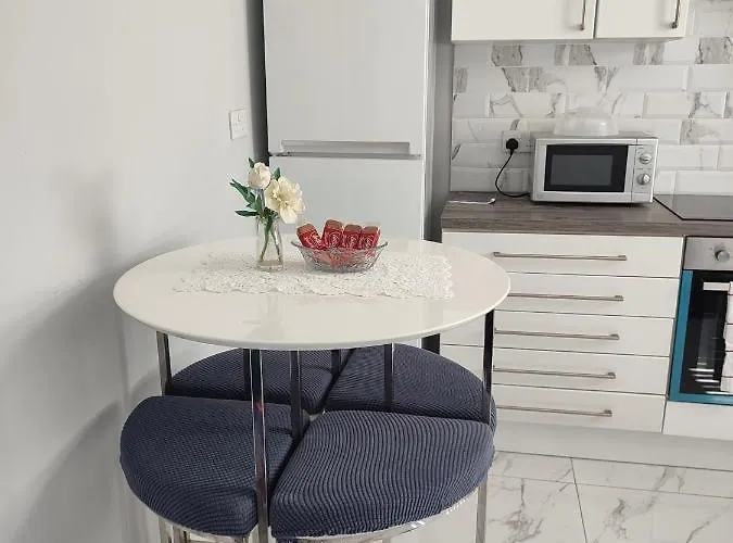 Διαμέρισμα Newly Refurbished 2- Bed Stylish