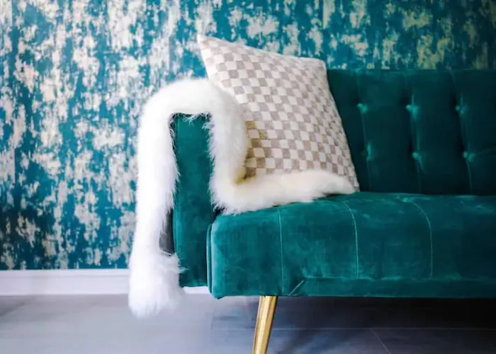 Spacious 5 Bedroom Hosted By Mcr Dens