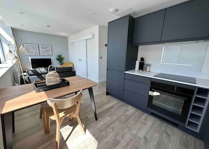 1 Bed Flat With View Of Old Trafford *