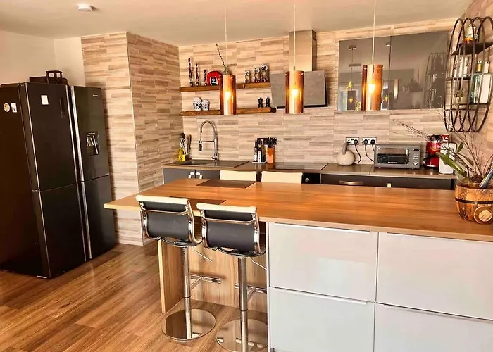 Deeluxe Apartment شقة *