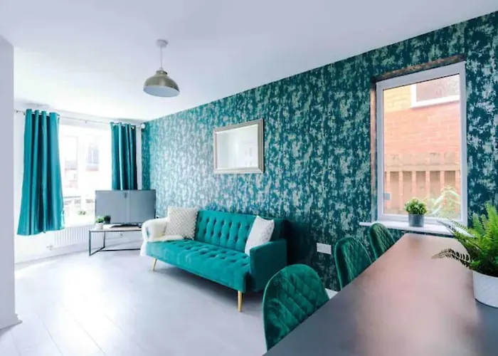 Spacious 5 Bedroom Hosted By Mcr Dens *