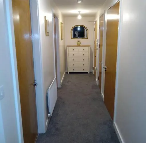 Modern 2 Bed, 2 Bath Near Etihad Stadium And Coop Live