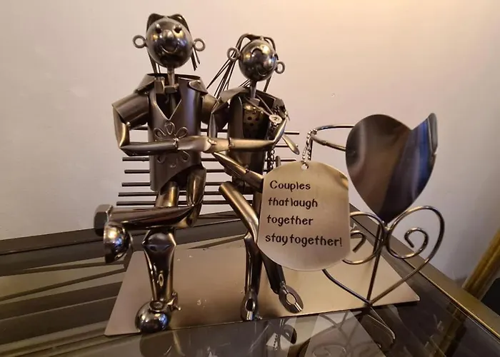 Lovely 2-bed Apt+wi-fi+parking. * Manchester