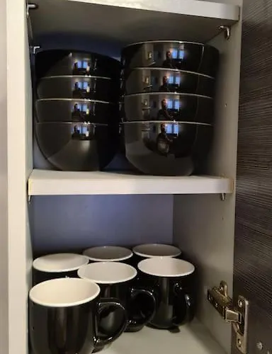 Lovely 2-bed Apt+wi-fi+parking.