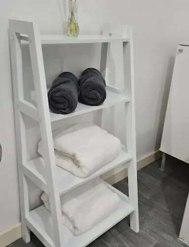 Lovely 2-bed Apt+wi-fi+parking. Apartmán Manchester