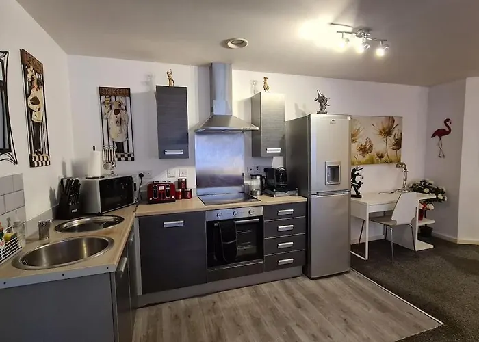 Lovely 2-bed Apt+wi-fi+parking. Manchester