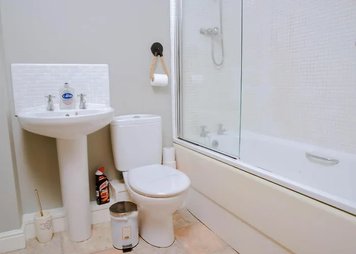 87 Rawsthorne Avenue * Manchester