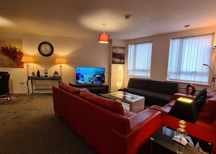 Lovely 2-bed Apt+wi-fi+parking. Apartamento *