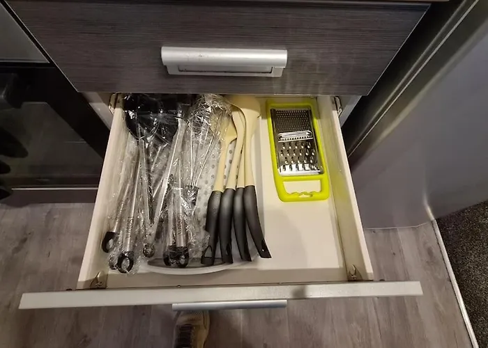 Lovely 2-bed Apt+wi-fi+parking. *