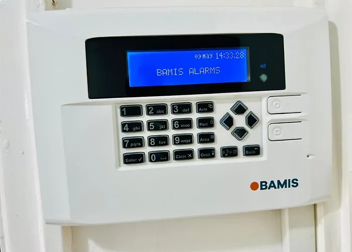 דירה Beautiful And Homely 3 Bed House With Free Parking So Close To Man And Centre