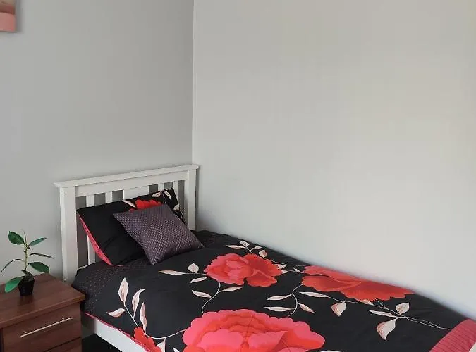 Newly Refurbished 2- Bed Stylish * Manchester