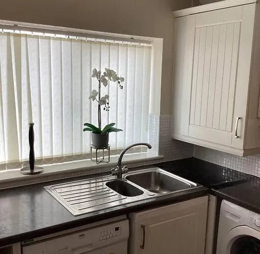 Modern 2 Bed, 2 Bath Near Etihad Stadium And Coop Live