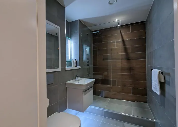 Charles Hope Apartman *