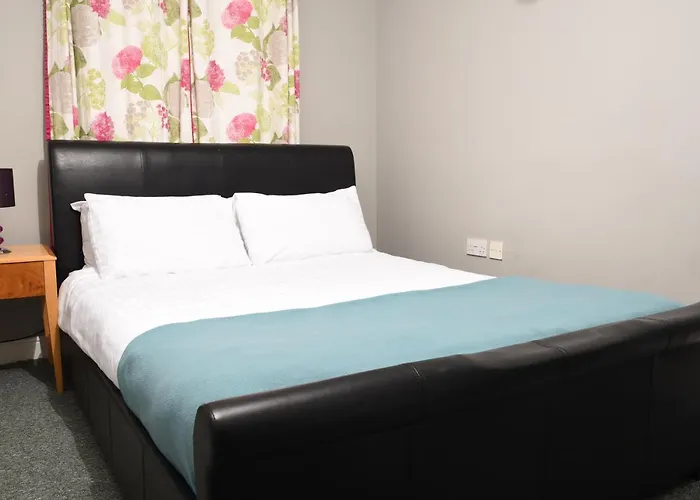 87 Rawsthorne Avenue * Manchester