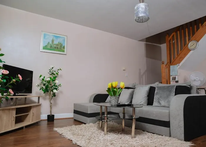 87 Rawsthorne Avenue Hotel *