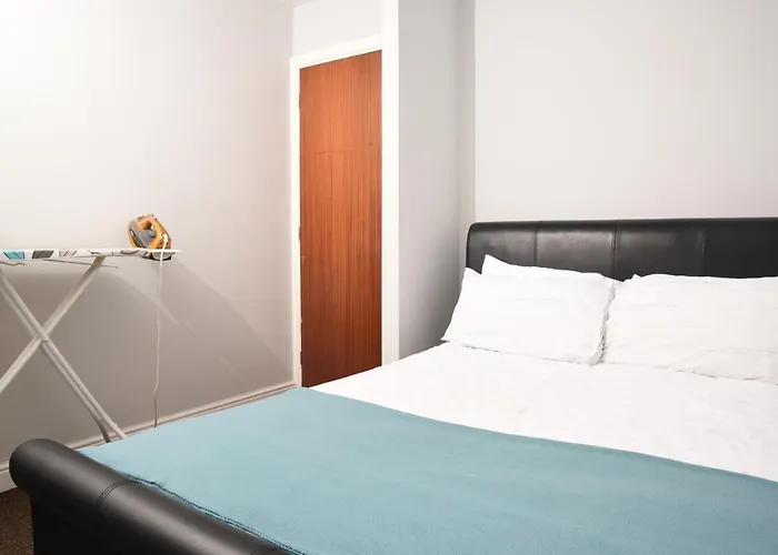 87 Rawsthorne Avenue Manchester