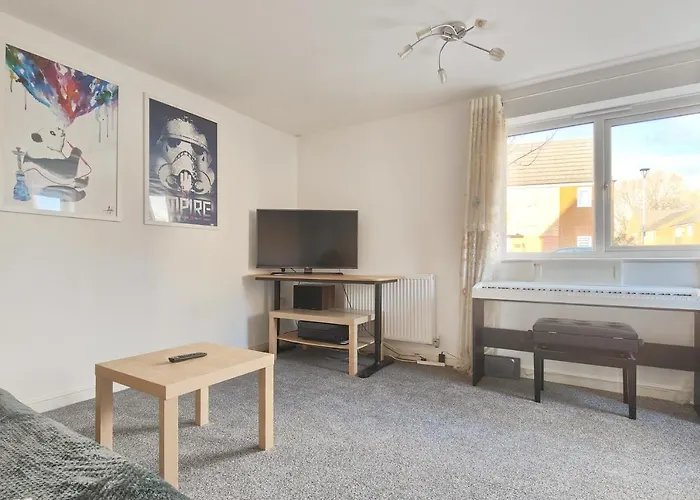 The Metcombe - With Free Parking - 10 Minutes Walk To Coop Live Arena & Etihad Stadium Manchester