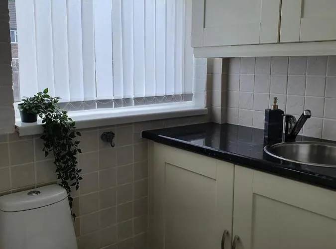 Дом отдыха Cheerful 3 Bedroom House With Spacious Garden