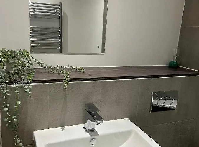 Modern 2Br Sleeps 4 Easy Access To City Centre * Manchester