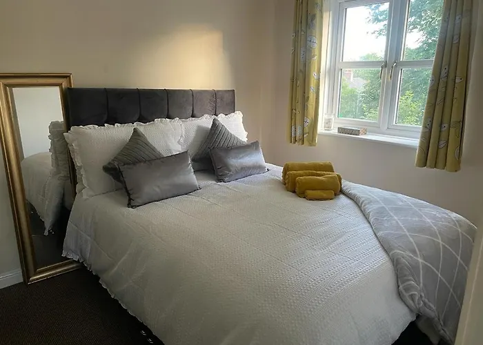 Lovely 3 Bed Short Hotel Manchester