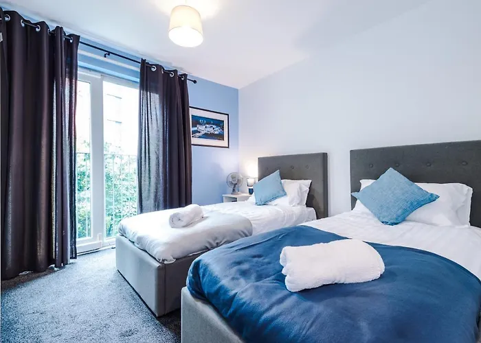 2 Bed With Balcony Private Parking Near Etihad Stadium, Coop Live Apartamento