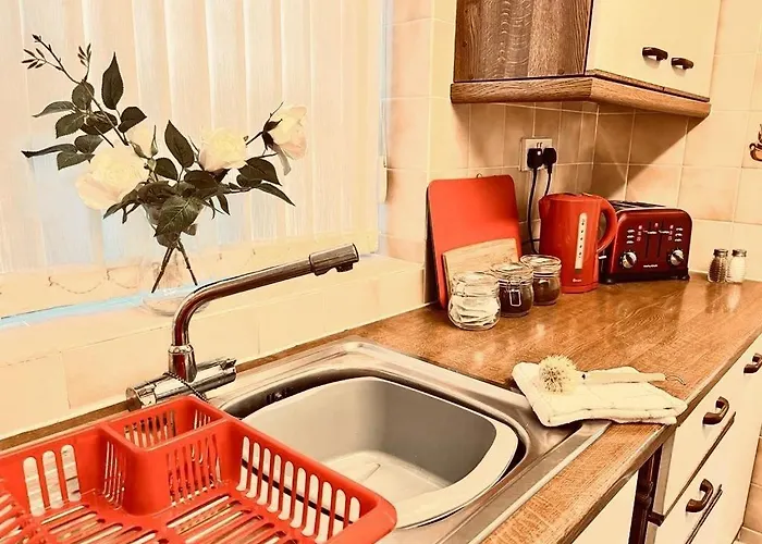 Spacious 3 Bedroom House - Sleeps 5 * Manchester