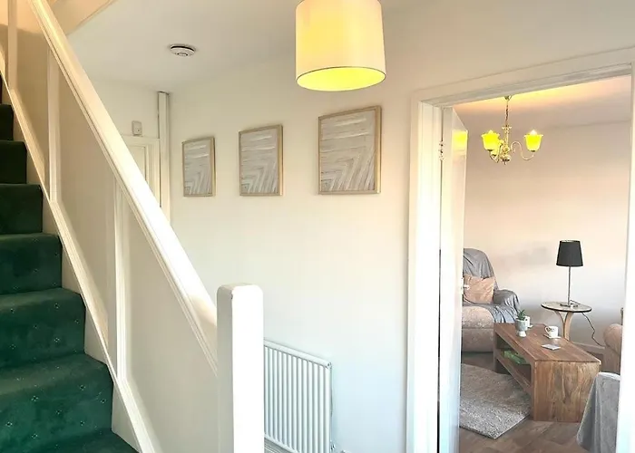 Spacious 3 Bedroom House - Sleeps 5 Lägenhet Manchester