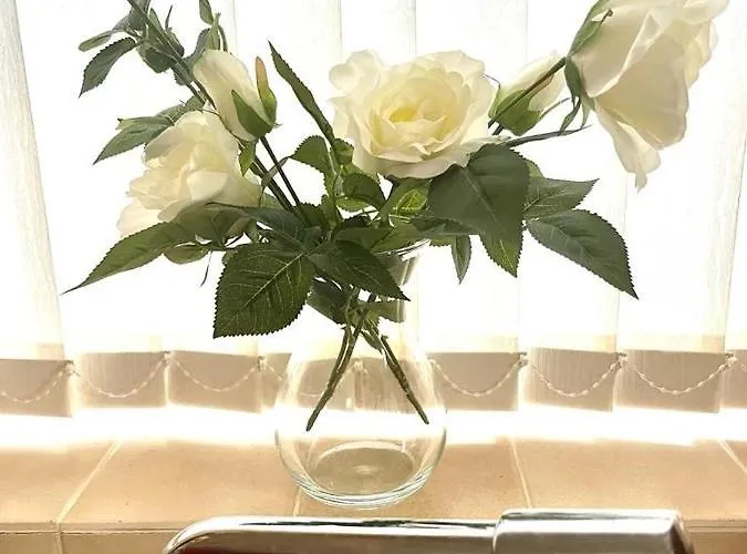 Spacious 3 Bedroom House - Sleeps 5 דירה מנצ'סטר