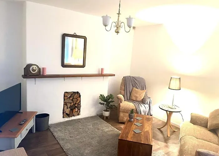 Spacious 3 Bedroom House - Sleeps 5