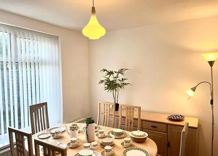 Spacious 3 Bedroom House - Sleeps 5 Appartement *