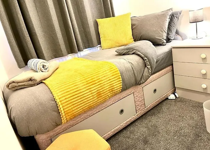 Spacious 3 Bedroom House - Sleeps 5 * מנצ'סטר