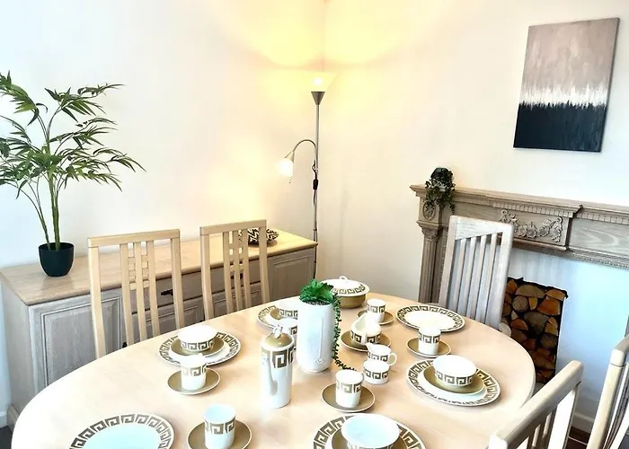 Spacious 3 Bedroom House - Sleeps 5 Appartement Manchester