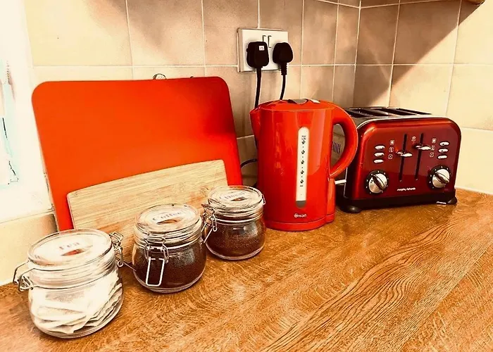 Spacious 3 Bedroom House - Sleeps 5