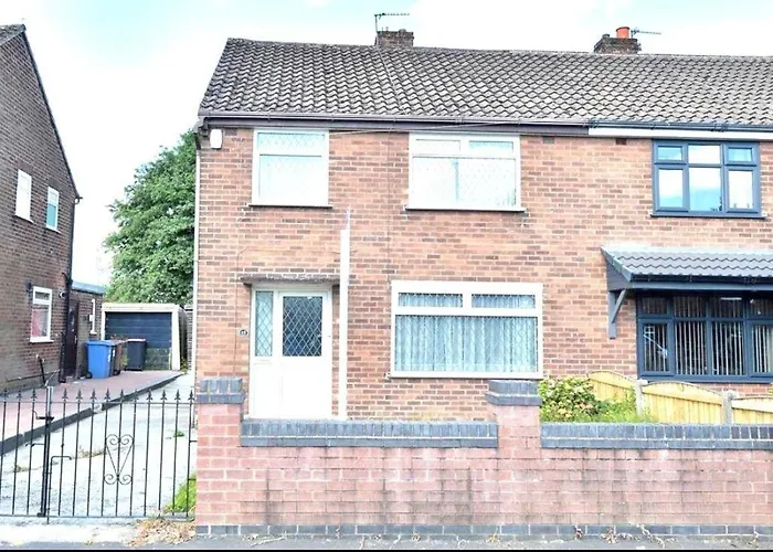 Spacious 3 Bedroom House - Sleeps 5